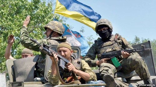 Ukraine passes law allowing foreigners to serve in its armed forces - ảnh 1